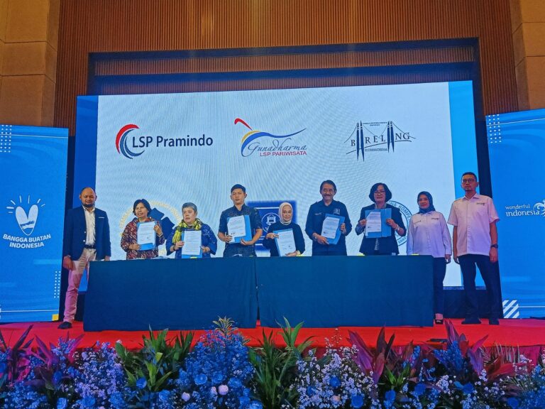 Kemenparekraf tandatangani MoU program certification of tourism human resource