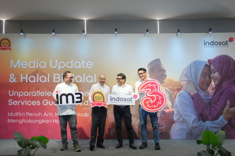 [Ki-Ka] Eric Danari, SVP-Head of Region Outer Jakarta; Steve Saerang, SVP-Head of Corporate Communication; Chandra Pradyot Singh, EVP-Head of Circle Jakarta Raya; Shatya Framudia, SVP-Head of Region Inner Jakarta