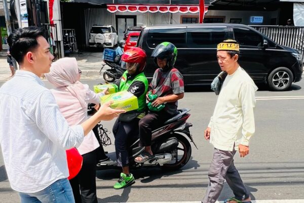 BRI BO Jakarta Radio Dalam Berbagi Jumat Berkah ke Masyarakat Sekitar